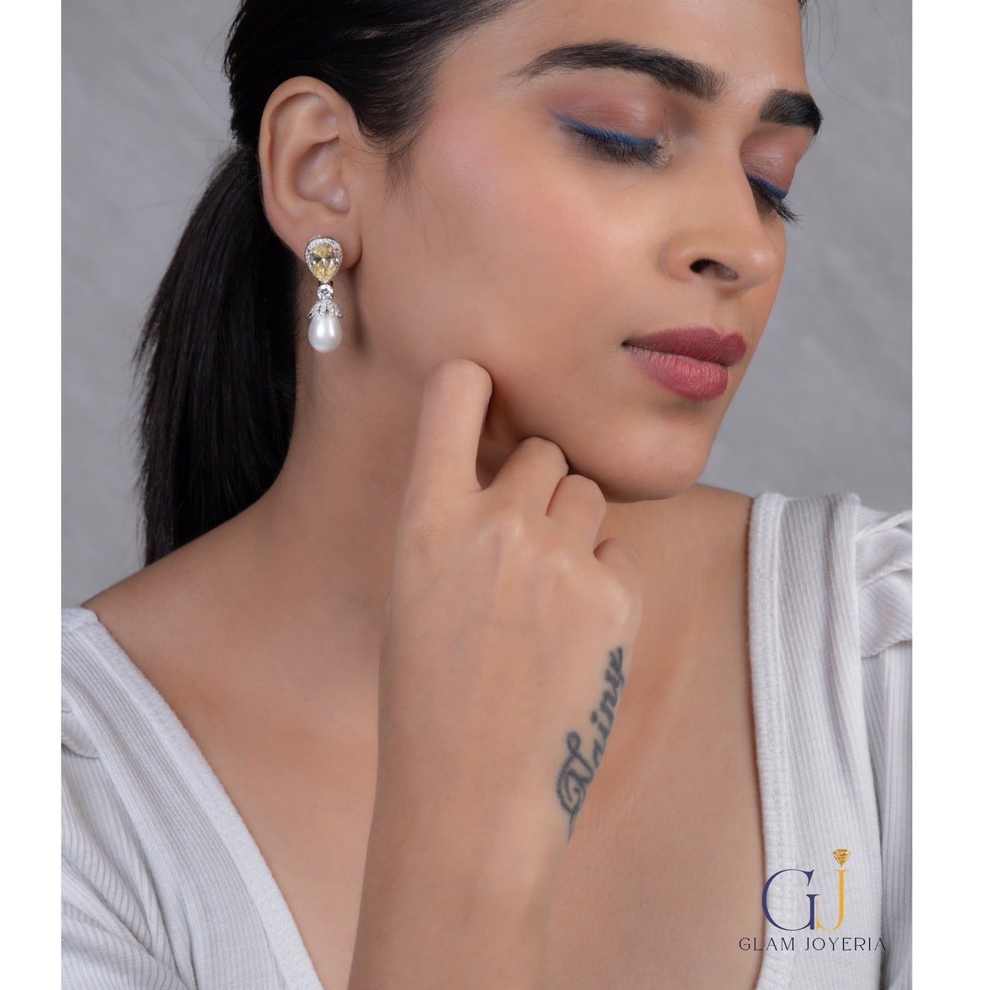 DAZZLE Pearl Drop Earrings