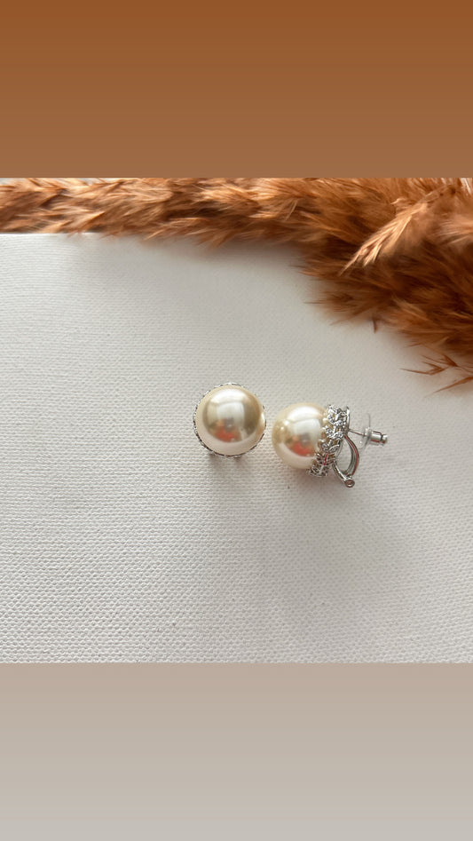 Luxe Pearl Studs