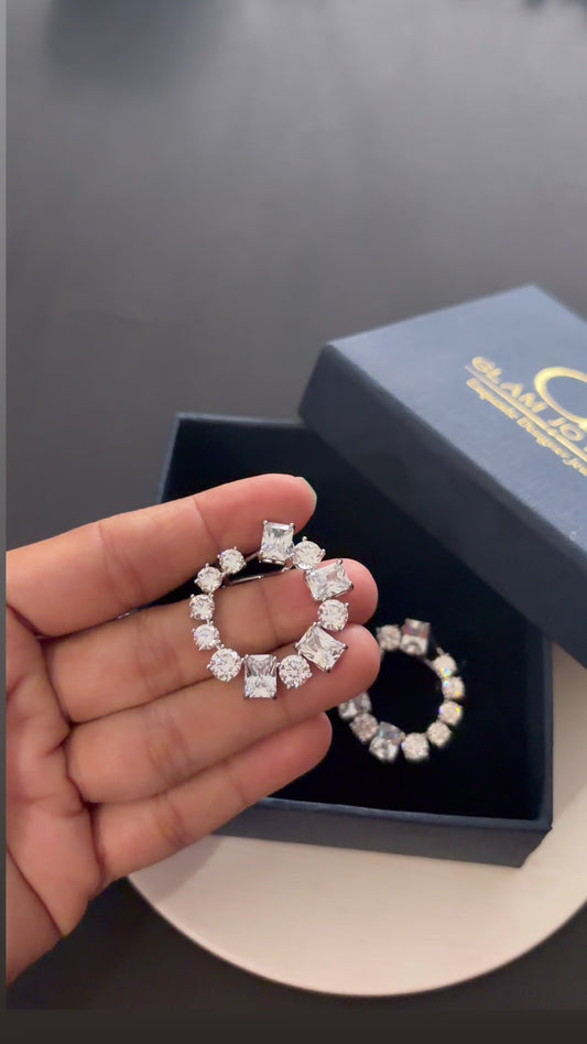 DAZZLE Curve Diamond Earrings